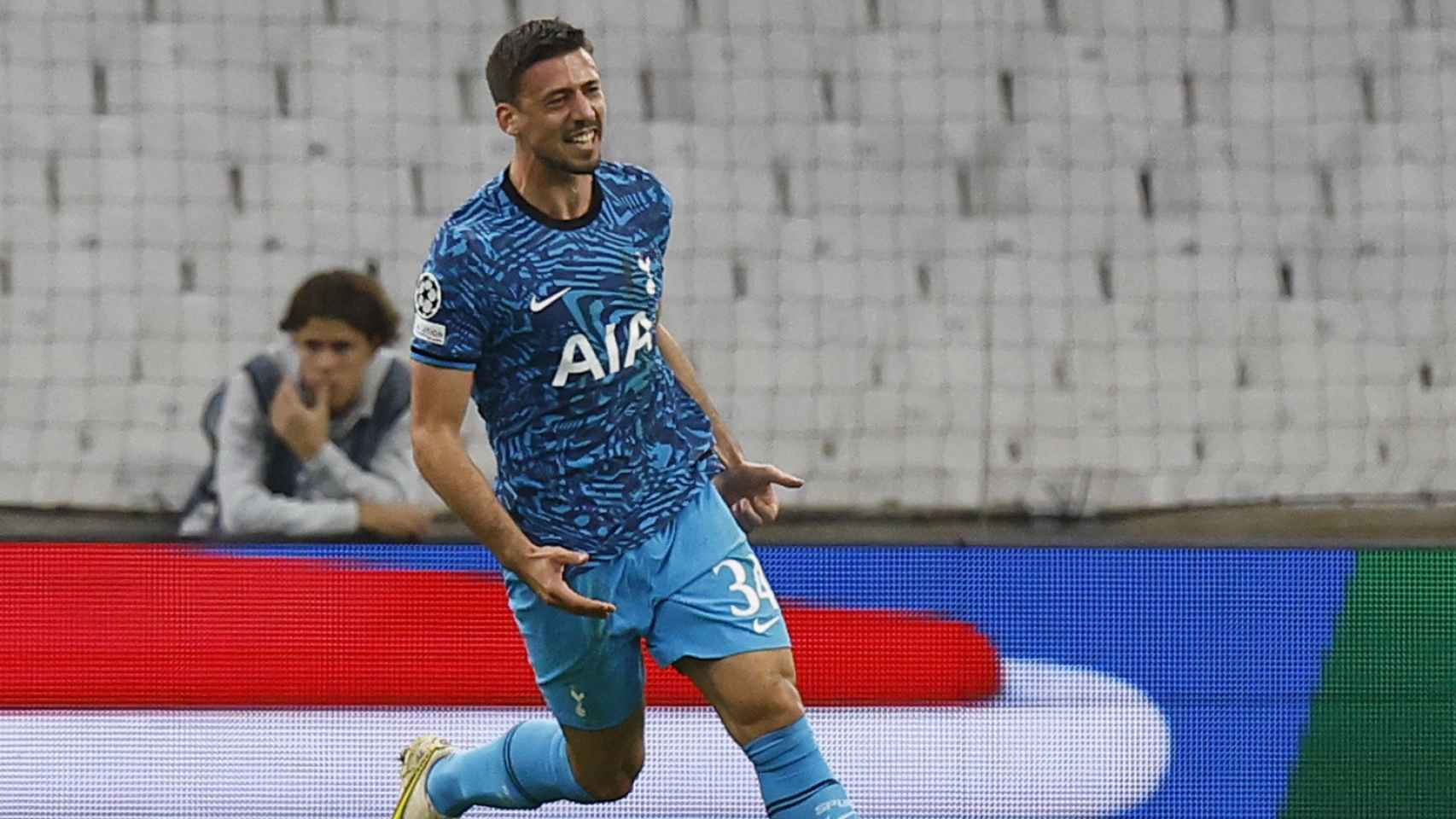 Lenglet celebra su gol en Champions con el Tottenham