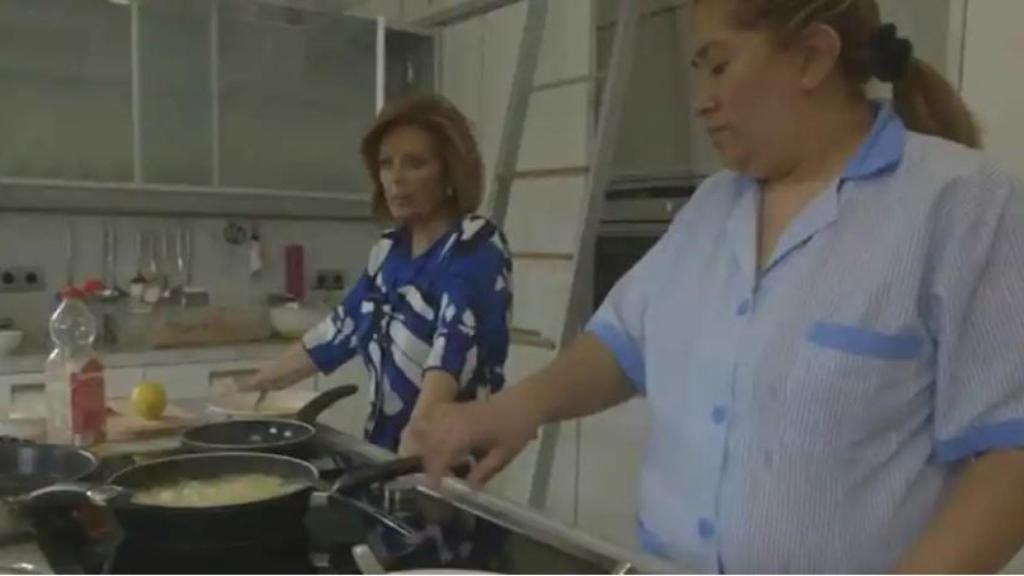 Teresa Campos y María en uno de los capítulos de 'Las Campos'.