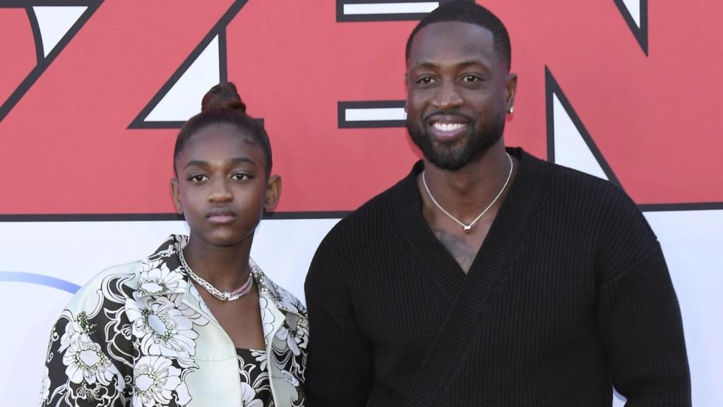 Zaya Wade y su padre Dwyane Wade en un acto en Los Ángeles