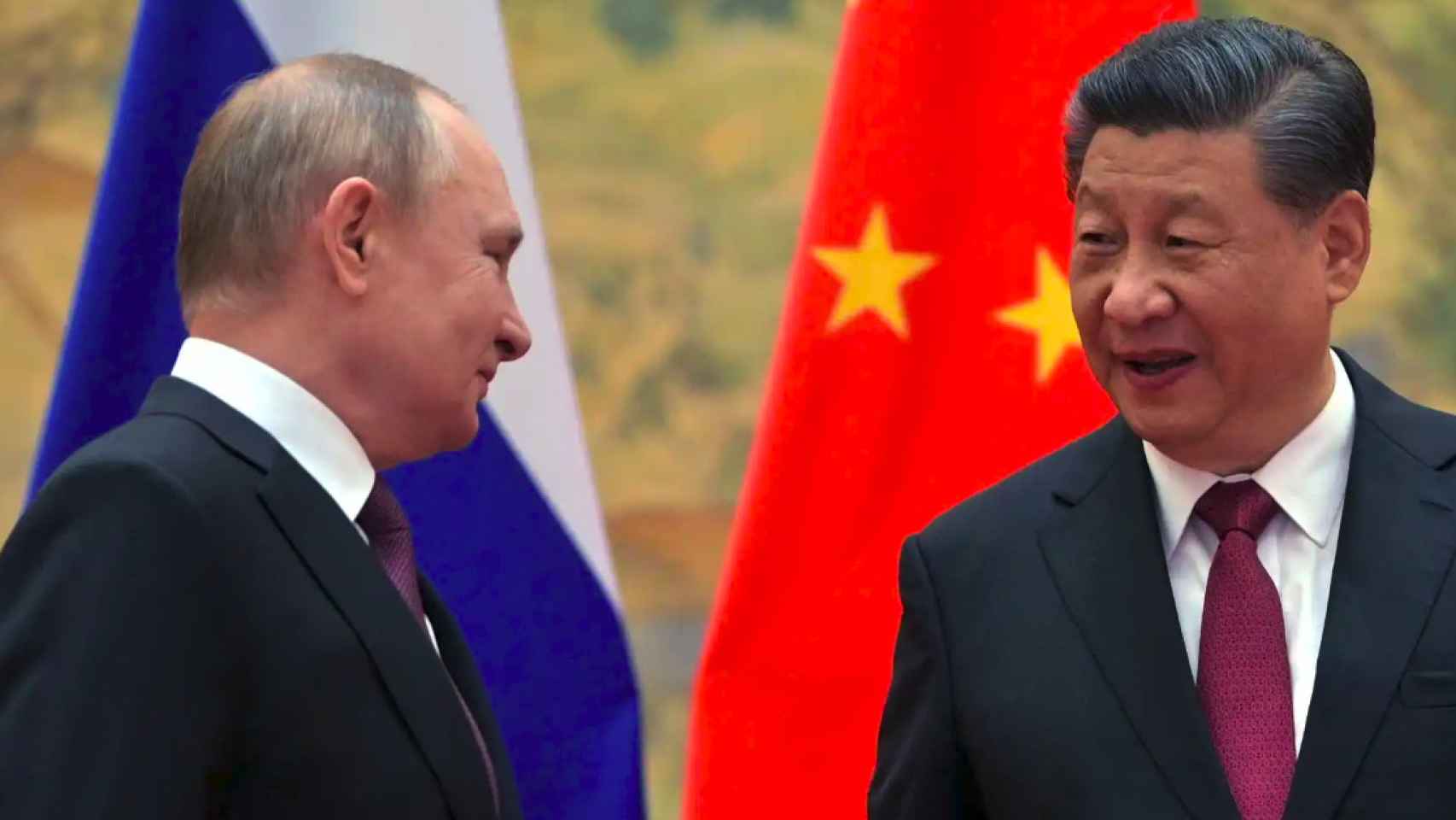Vladímir Putin (i) y Xi Jinping (d) durante un encuentro bilateral