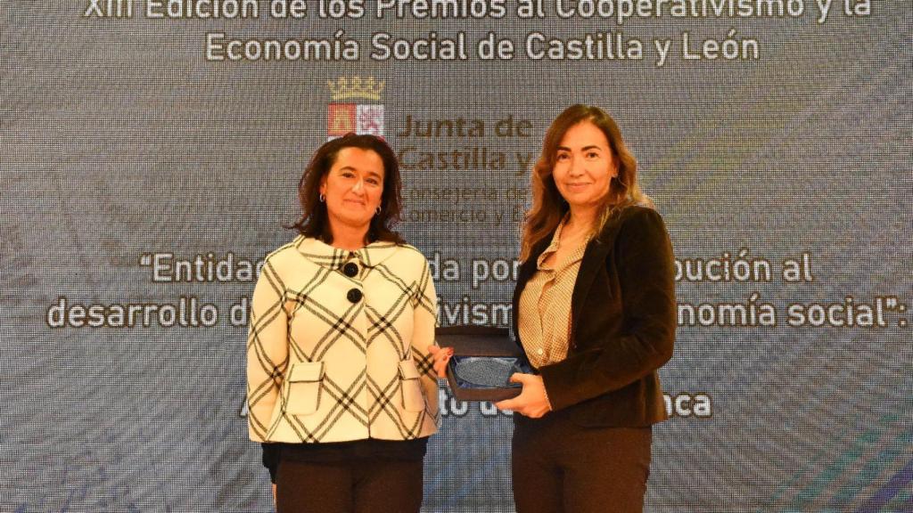 Premio a la persona o entidad que se haya distinguido por su contribución al desarrollo del cooperativismo y la economía social al «Excmo. Ayuntamiento de Salamanca».