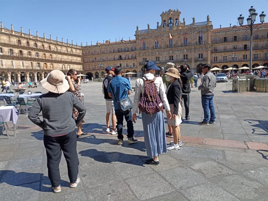 Turistas en la Plaza Mayor de Salamanca