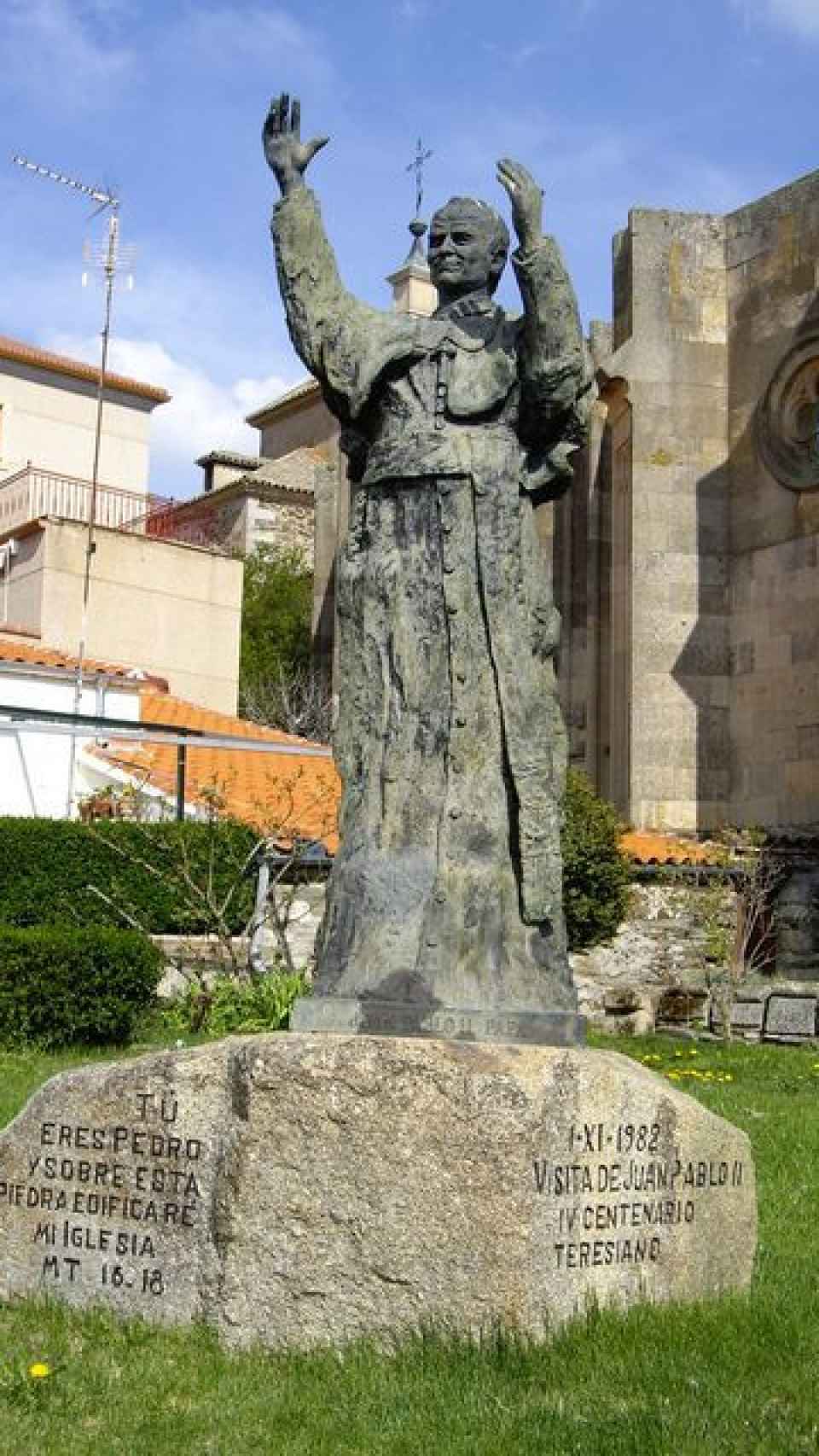 Estatua Juan Pablo II en Alba de Tormes