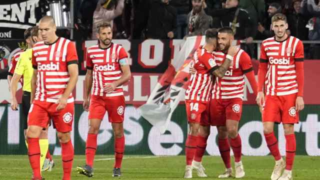 Los jugadores del Girona celebran la victoria.
