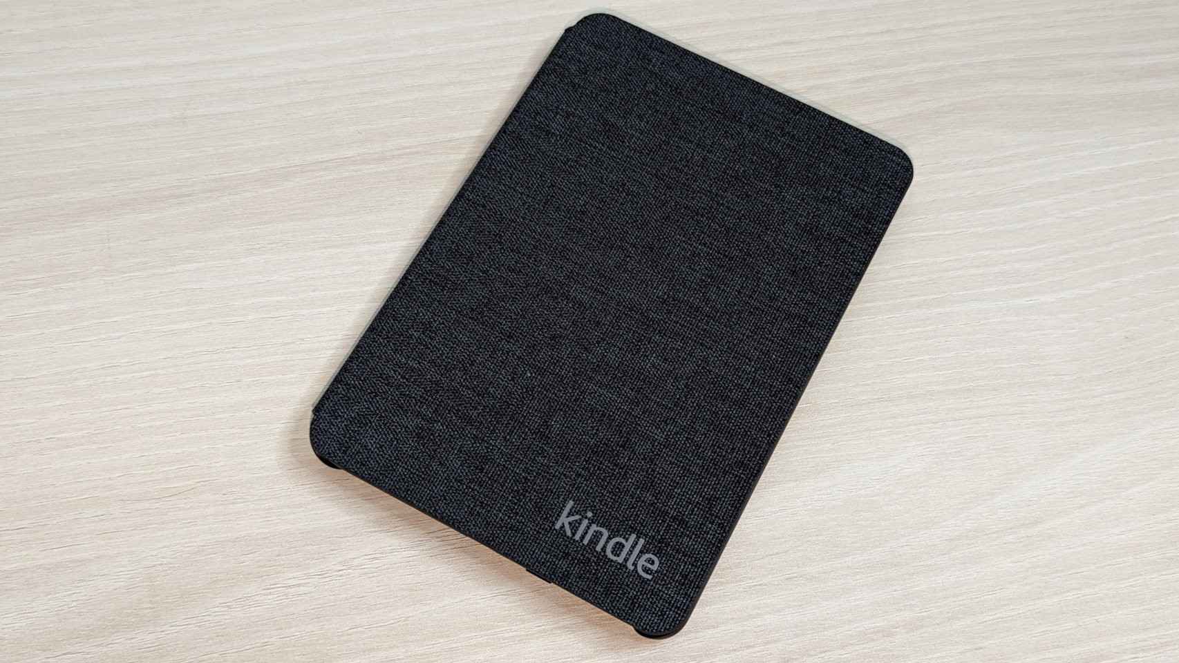 La funda del Kindle es opcional, pero recomendable por su tacto y protección