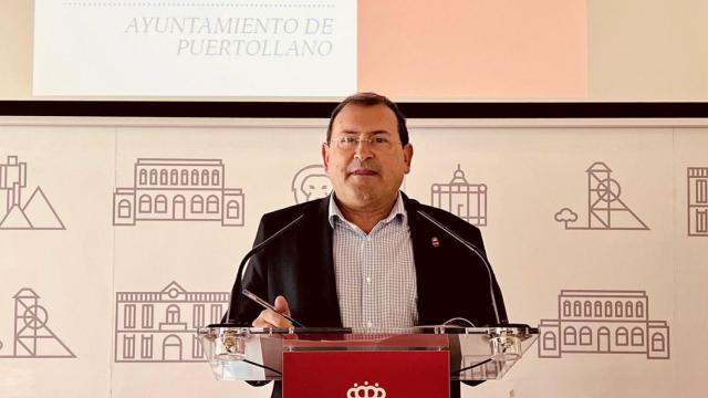 Adolfo Muñiz, alcalde de Puertollano, en rueda de prensa