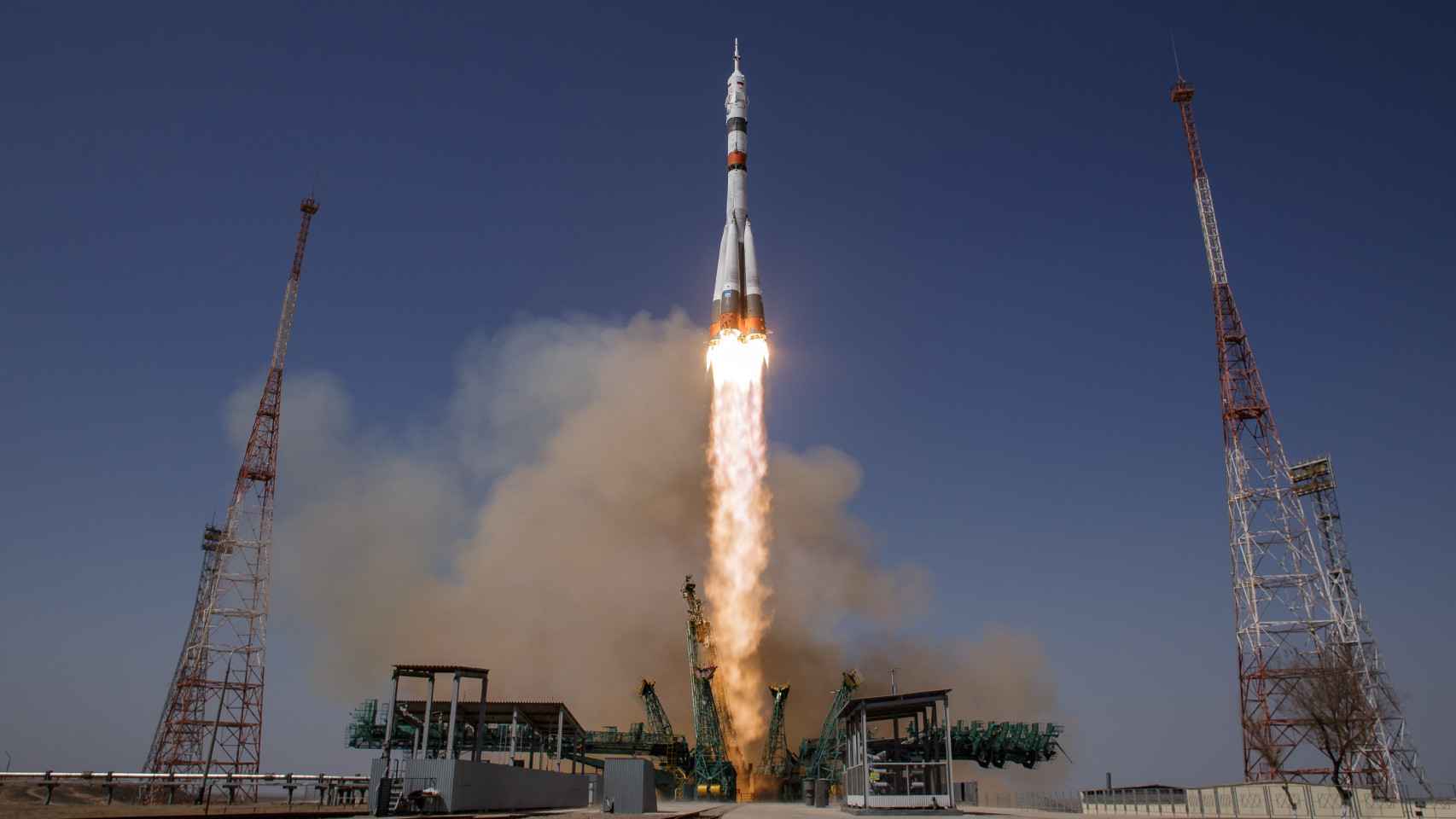 El cohete Soyuz MS 18 despegando desde la base de Baikonur