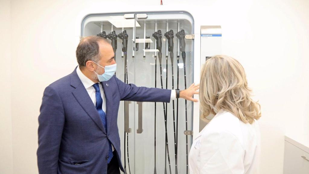 El conselleiro de Sanidade, Julio García Comesaña, visita el hospital comarcal de Barbanza.El conselleiro de Sanidade, Julio García Comesaña, ha anunciado la puesta en servicio del nuevo área de endoscopias del Hospital comarcal de Barbanza antes de acabar 2022.