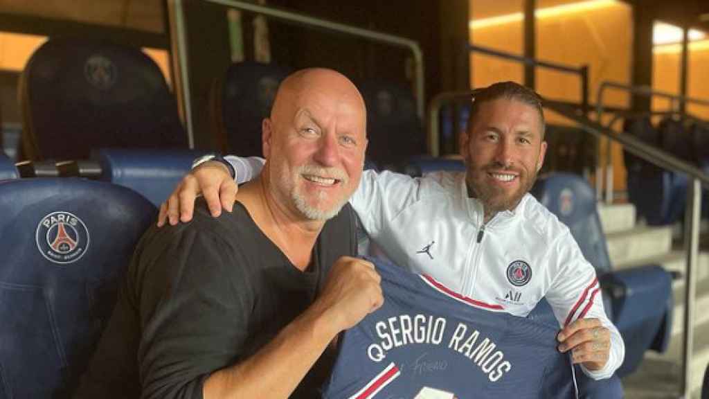 Rainer Schaller, el socio de Sergio Ramos fallecido en accidente aéreo, junto al jugador del PSG.
