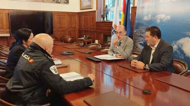 Reunión entre el presidente de la Autoridad Portuaria y la Policía Autonómica.