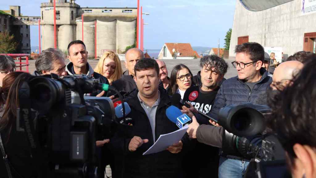 Rueda de prensa delante del Concello del comité de empresa de Vitrasa.