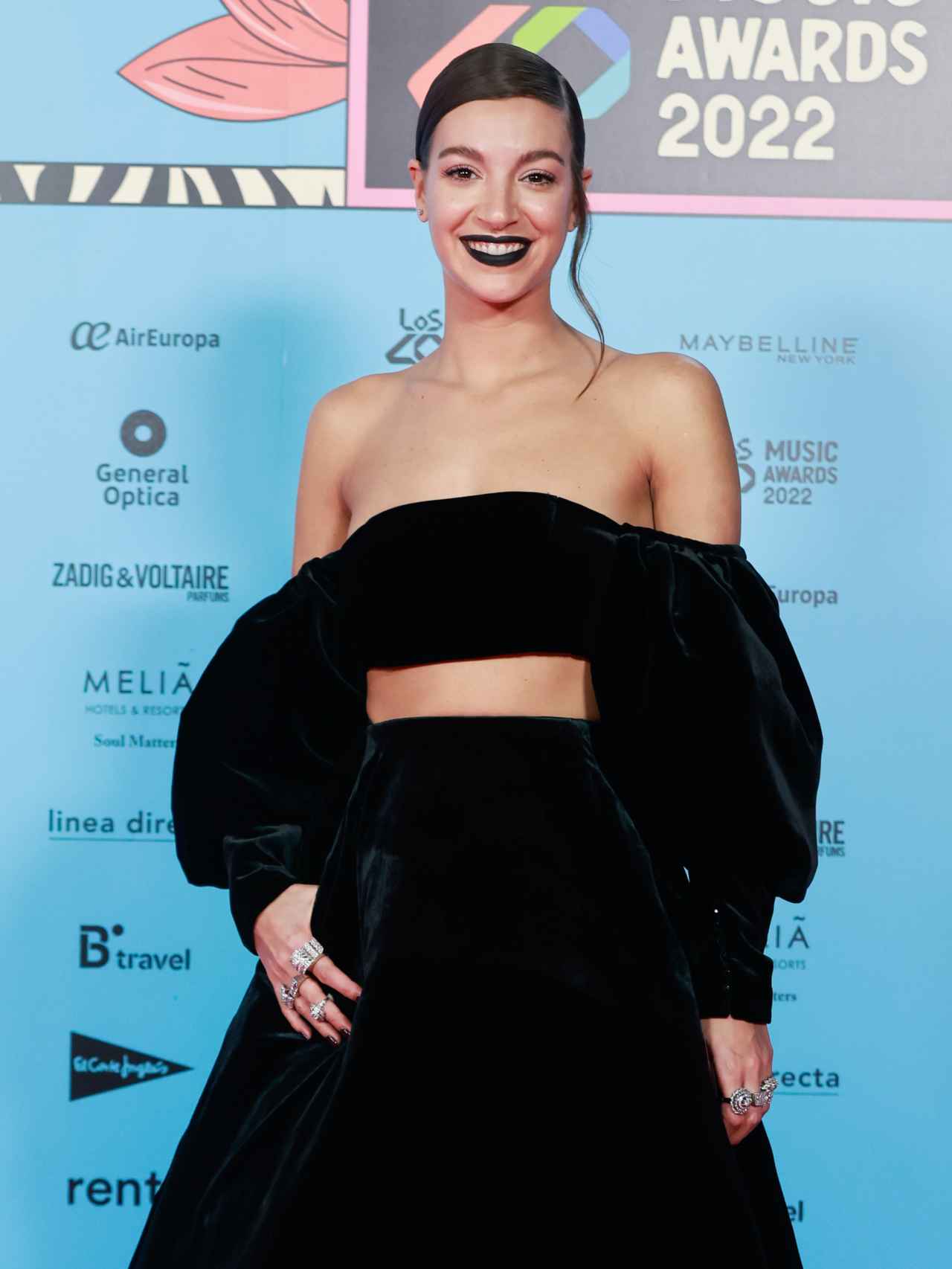 Ana Guerra en la alfombra rosa de LOS40 Music Awards 2022.