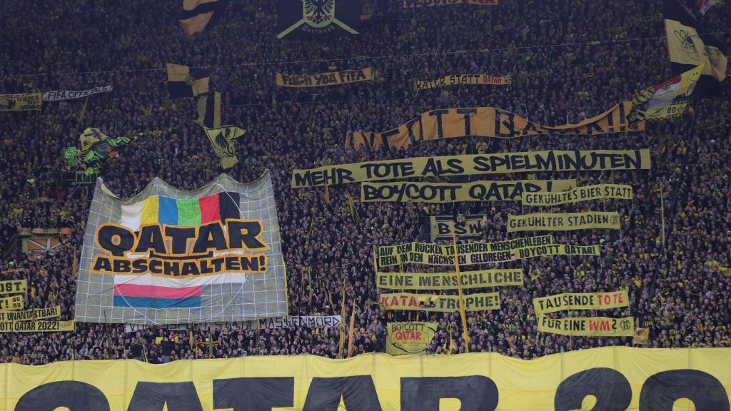 Protesta del estadio del Borussia Dortmund contra el Mundial de Qatar 2022.