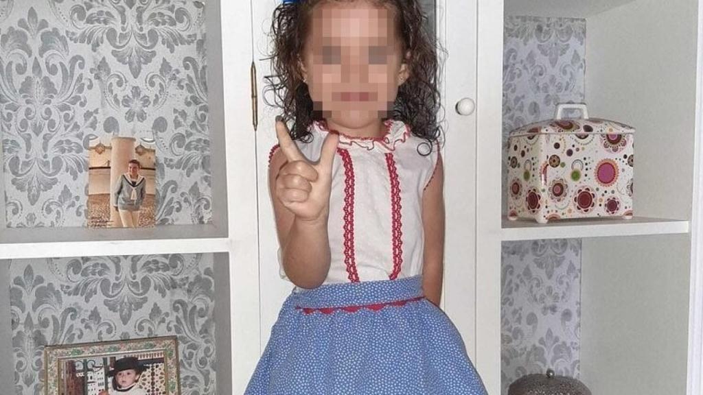 Manuela, la niña de 3 años que murió desangrada tras someterse a una operación de amígdalas en Écija