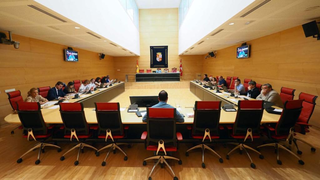 Imagen de archivo de una comisión en las Cortes.