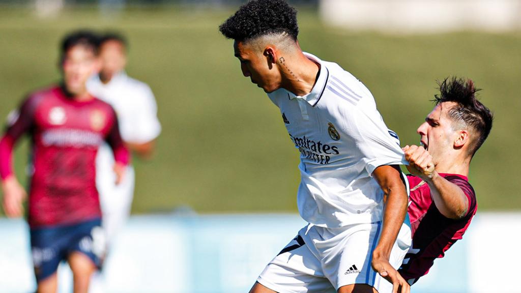 Álvaro Rodríguez, en el Real Madrid  Castilla - Pontevedra de la Primera RFEF 2022/2023