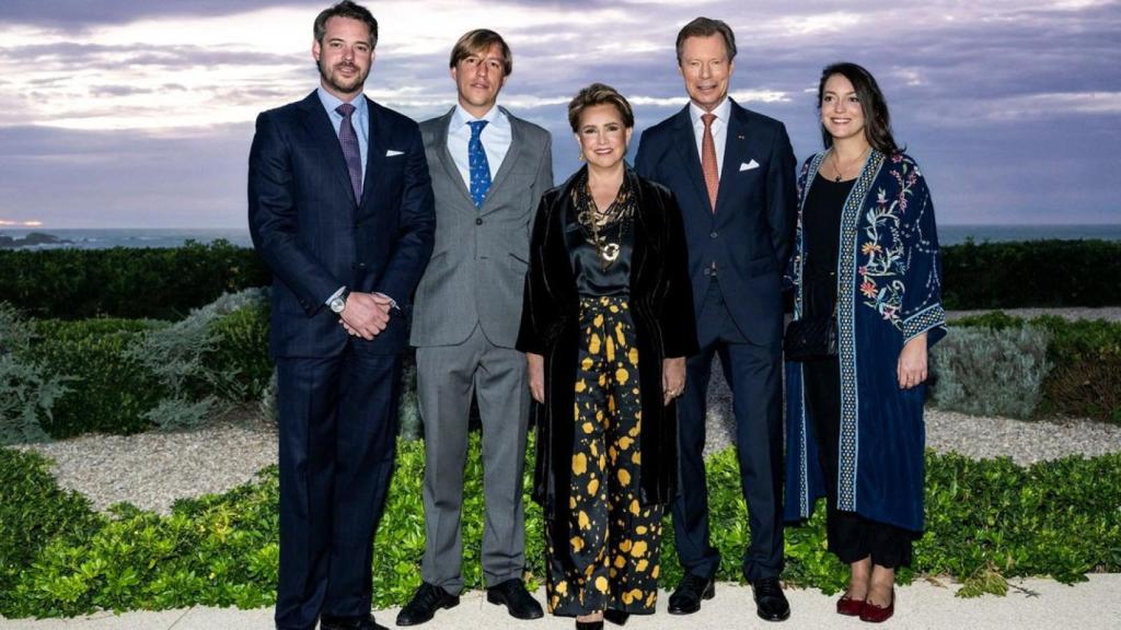 Enrique y María Teresa de Luxemburgo, con sus hijos, en un evento celebrado en octubre. de