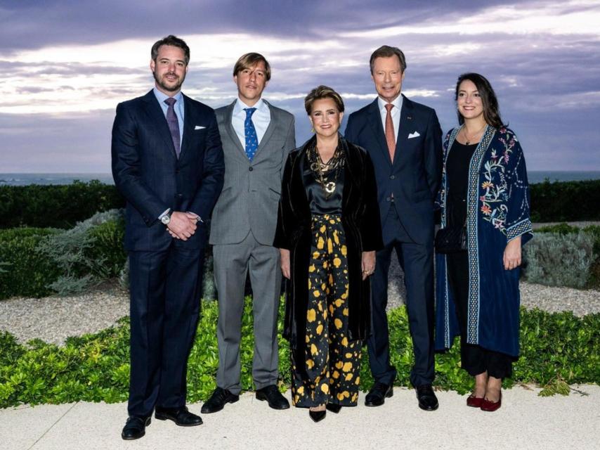 María Teresa y Enrique de Luxemburgo, con sus hijos, en un evento celebrado en octubre.