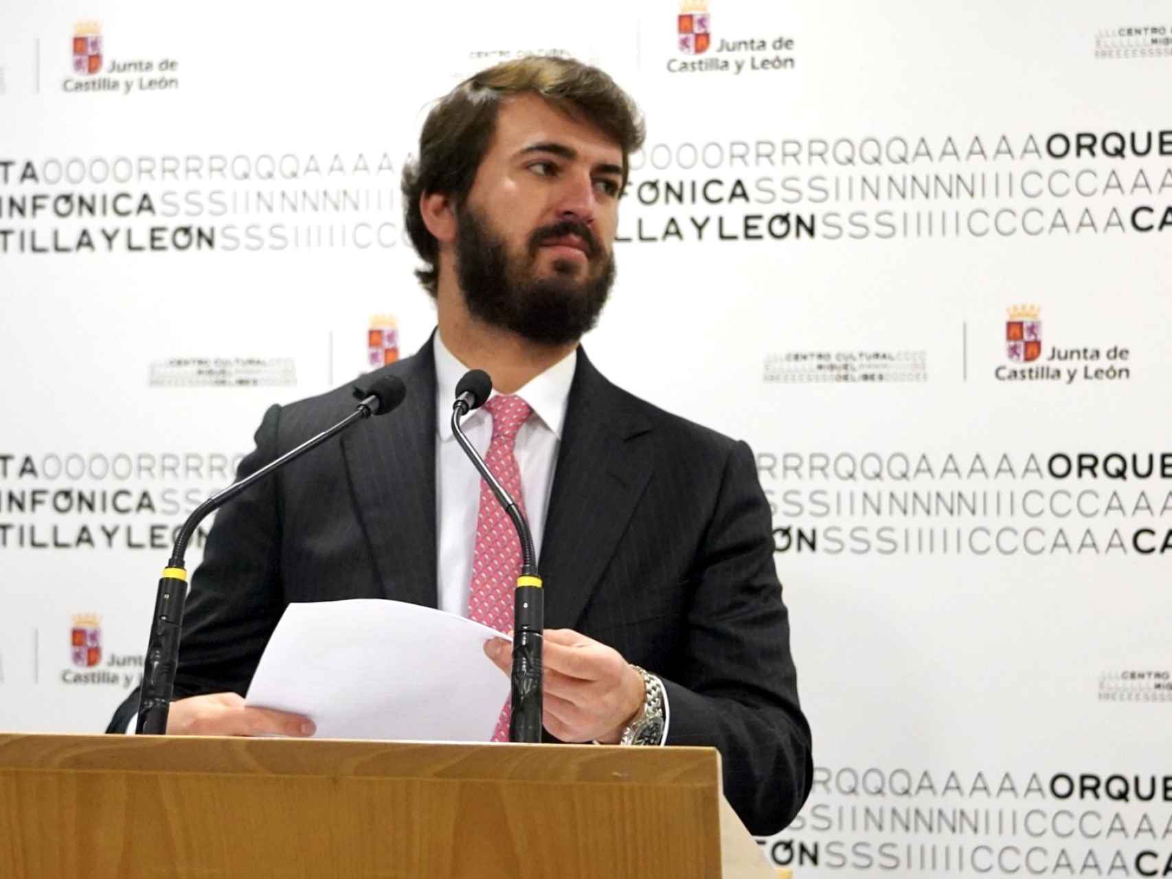 El vicepresidente de la Junta, Juan García-Gallardo, durante su rueda de prensa de este lunes en el Centro Cultural Miguel Delibes de Valladolid.
