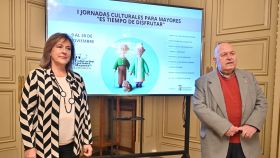 La concejala Isabel Macías y Francisco Gómez, de Famasa, presentan las Jornadas