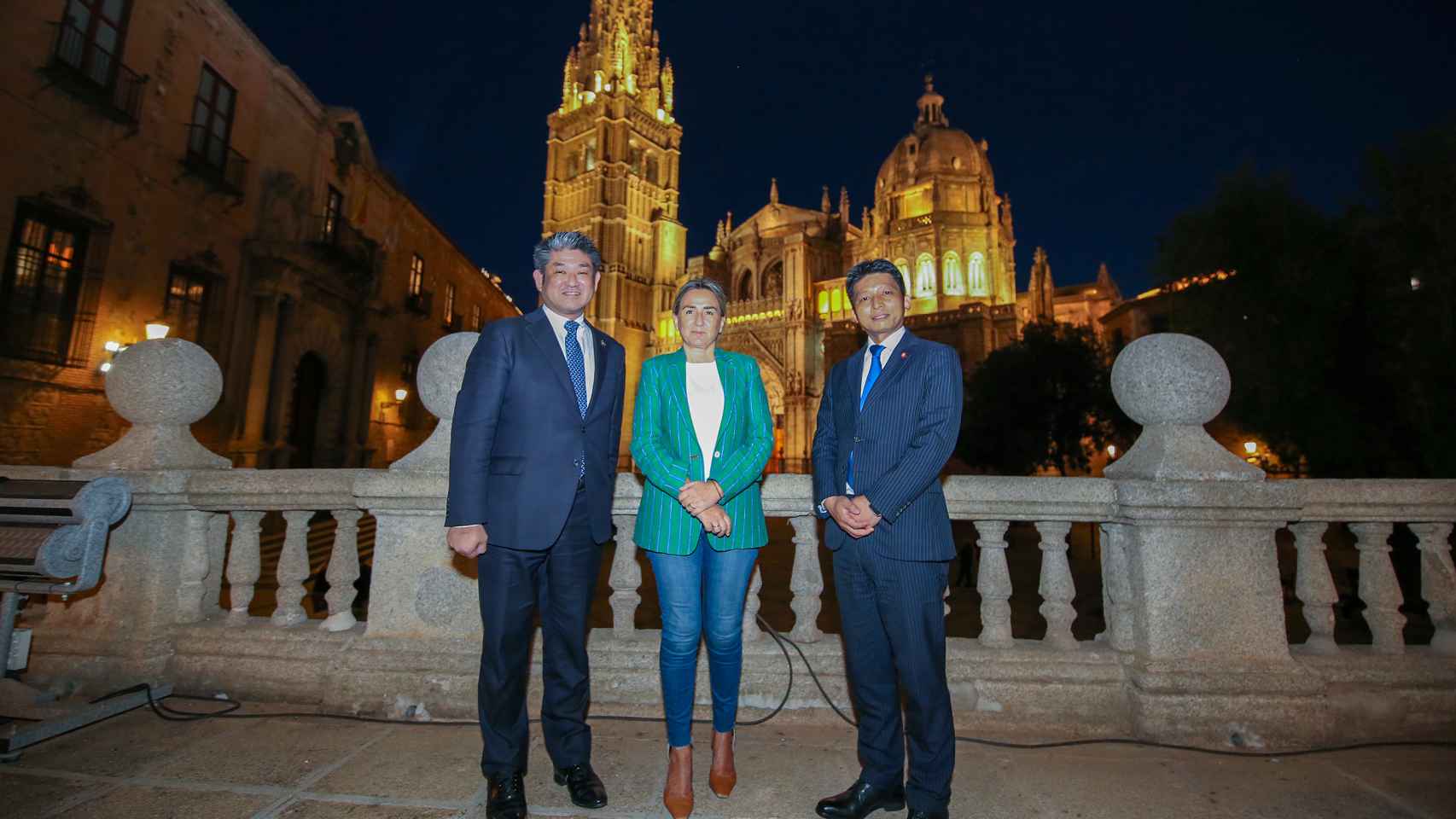 Milagros Tolón junto a una delegación de Nara (Japón) en Toledo. Foto: Ayuntamiento de Toledo.