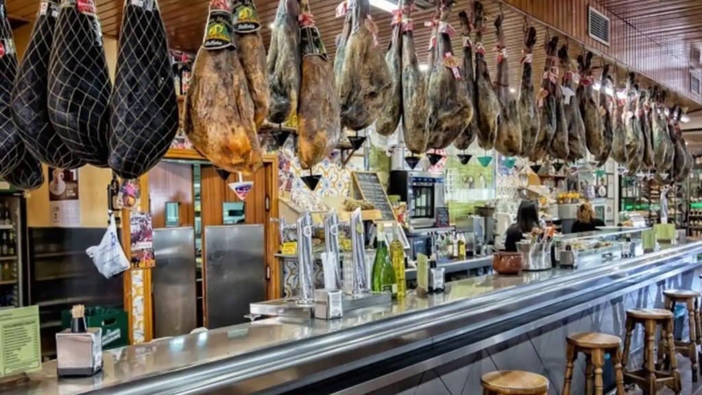 La barra del Asador Las Esparteras, en la A-5 a la altura de Casarrubios del Monte (Toledo).