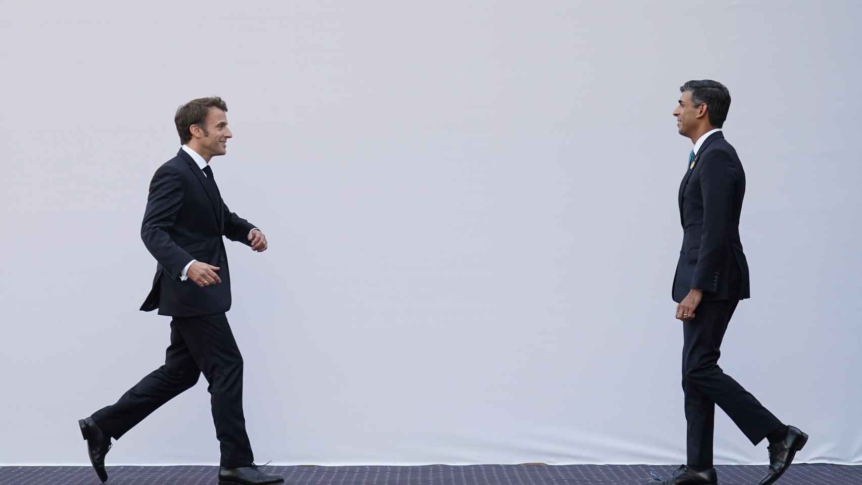 El presidente francés, Emmanuel Macron, se encuentra con el primer ministro británico, Rishi Sunak.