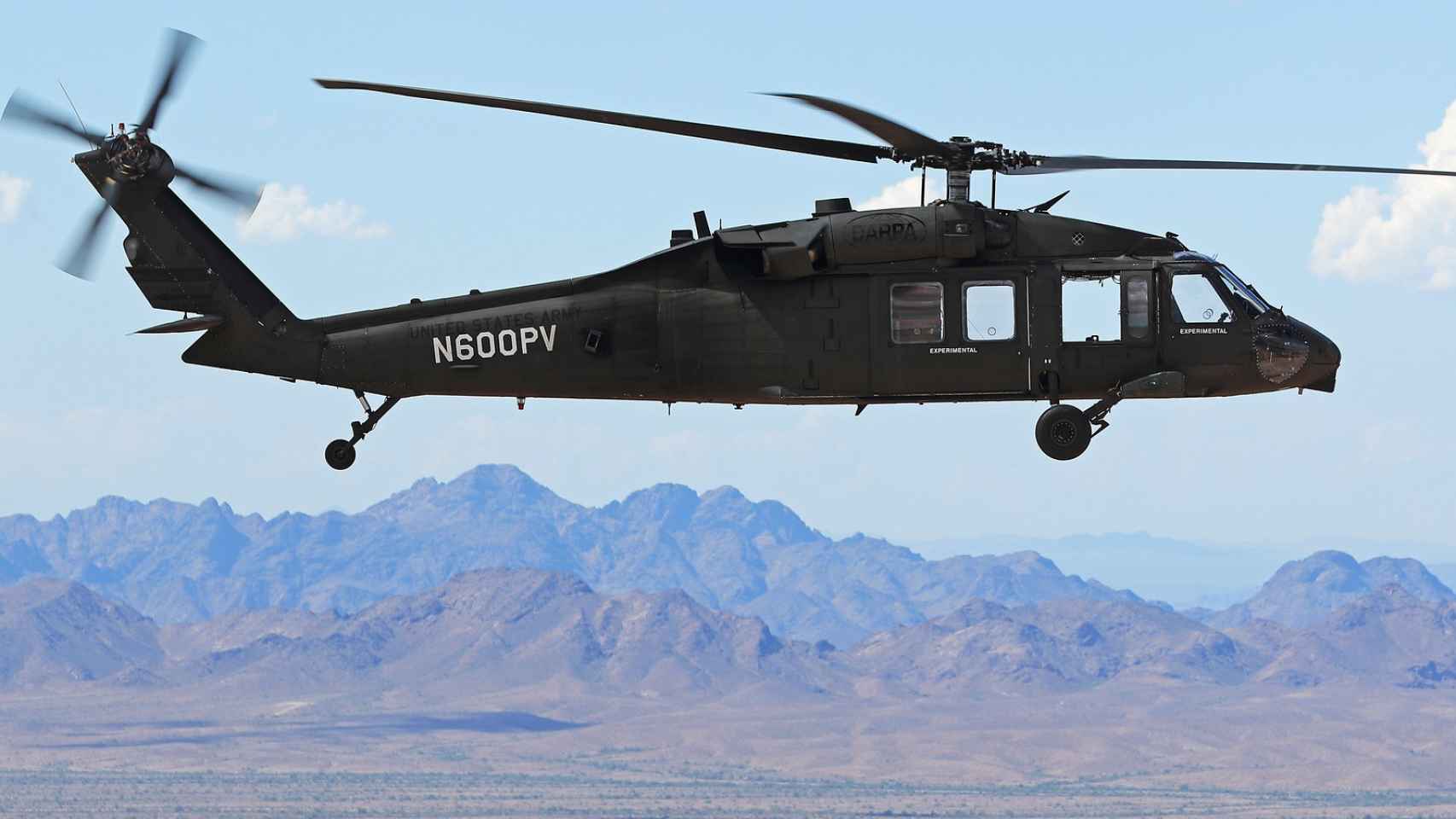 Black Hawk volando sin piloto en una misión autónoma