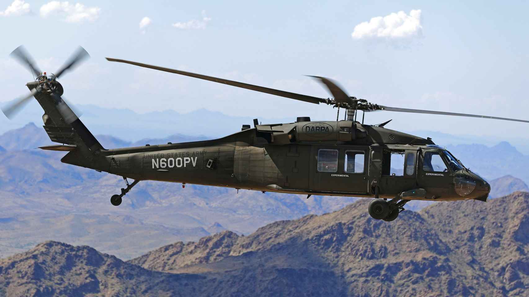 Black Hawk de la Army volando sin piloto