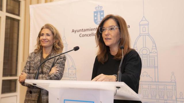 La alcaldesa de A Coruña, Inés Rey, y la ministra de Transportes, Raquel Sánchez.