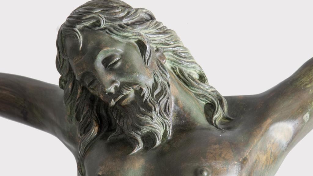 Detalle de la cara de Cristo en la escultura de Nino Longobardi.