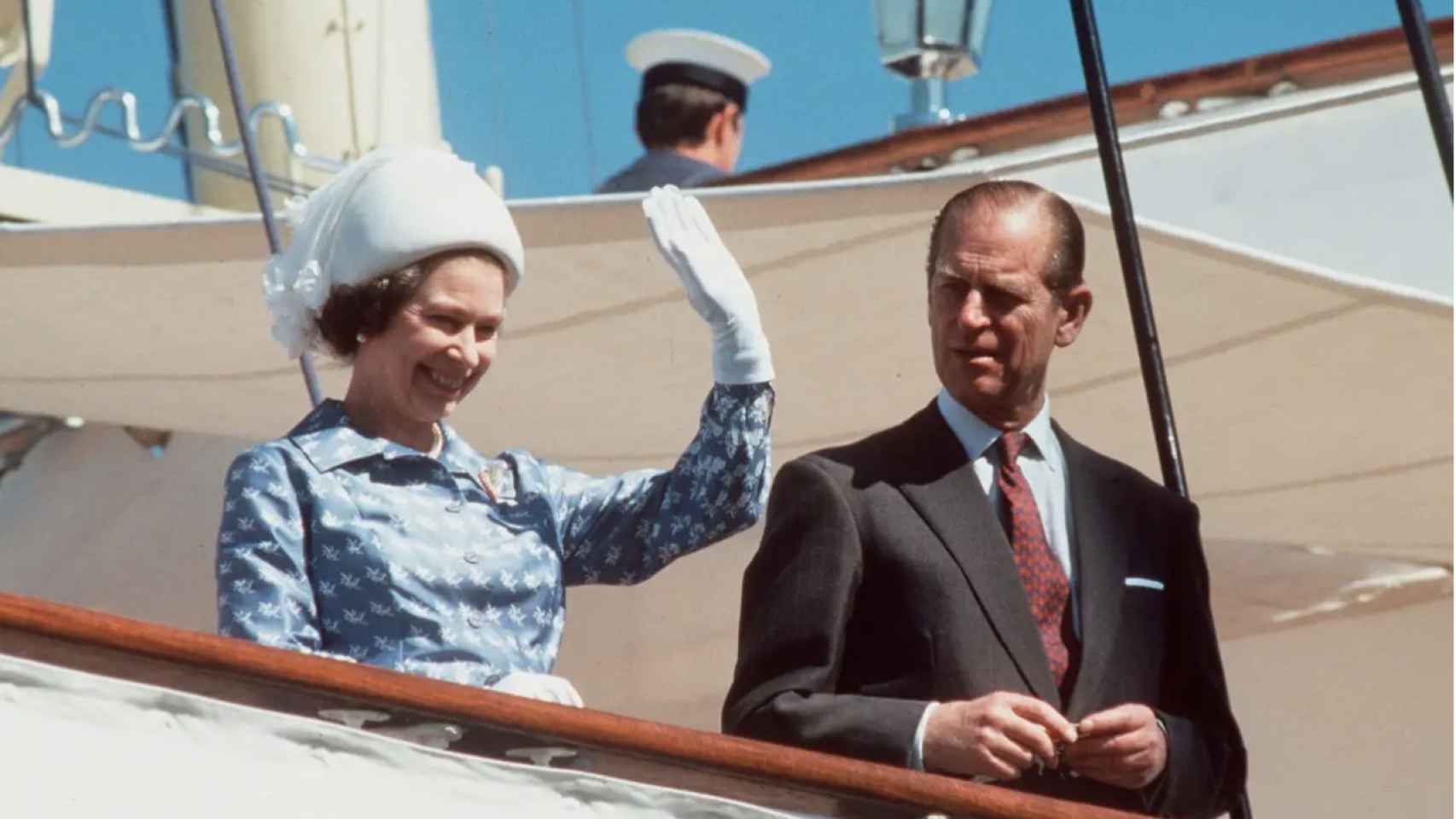 Isabel II y Felipe de Edimburgo en 1979, durante su viaje a Kuwait.
