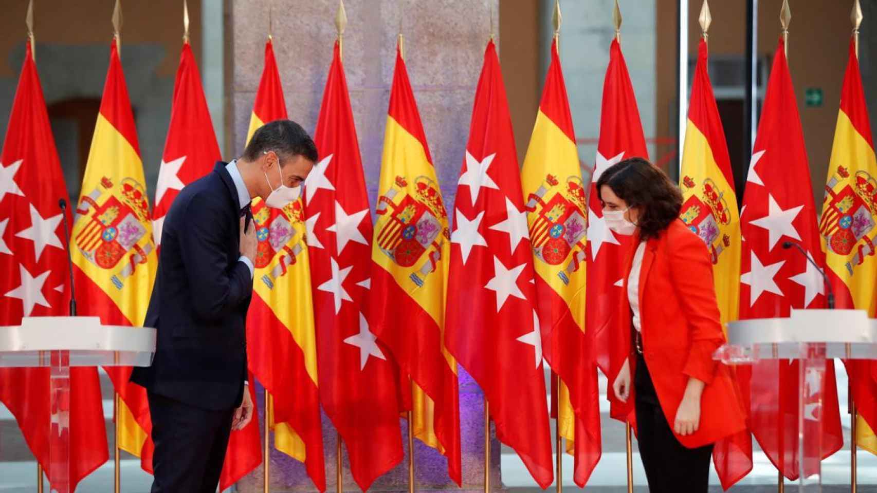 Sánchez y Ayuso,  en septiembre de 2020, durante la visita del presidente a la sede del Gobierno de Madrid.