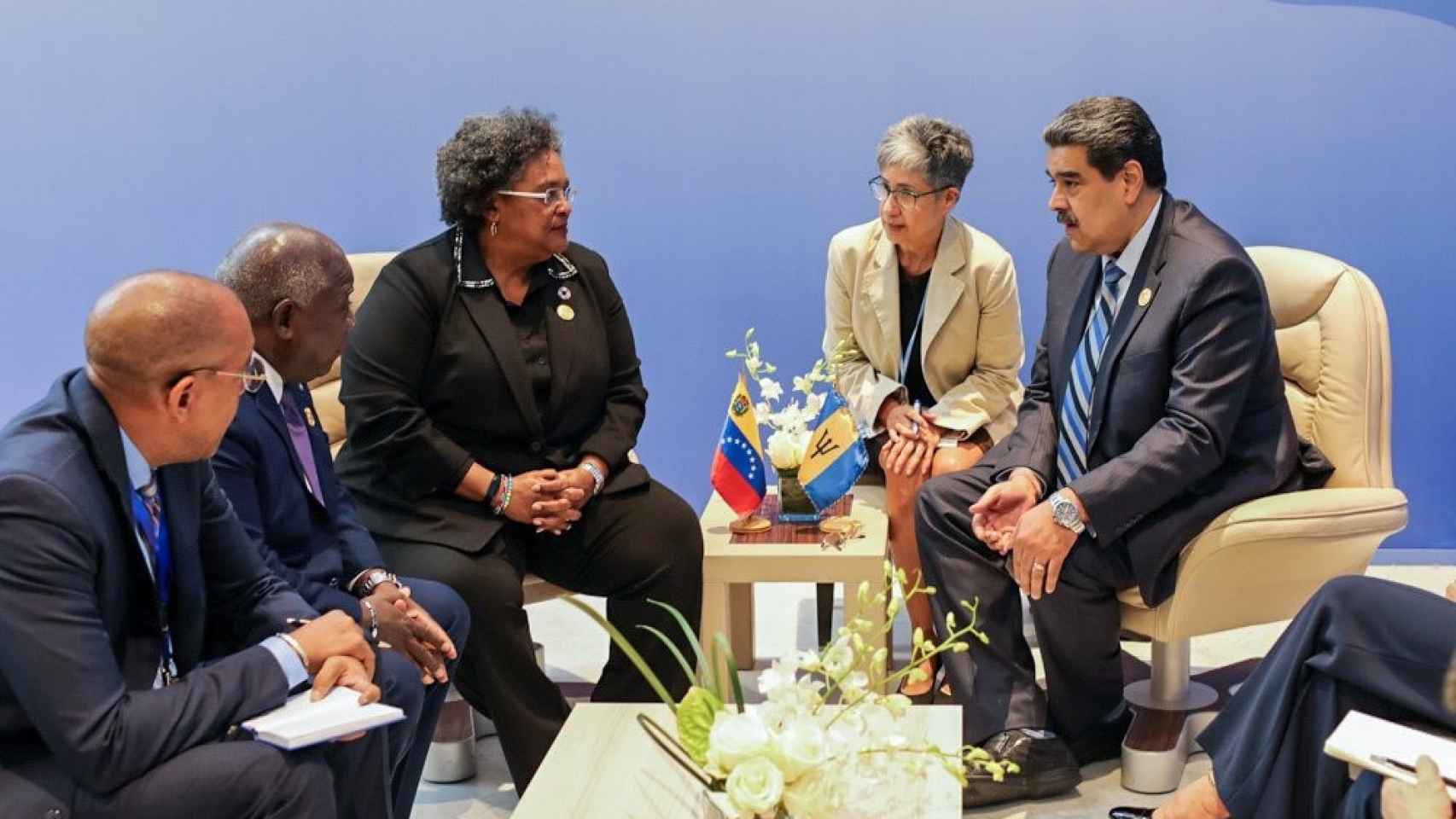 Mia Mottley reunida junto a Nicolás Maduro.