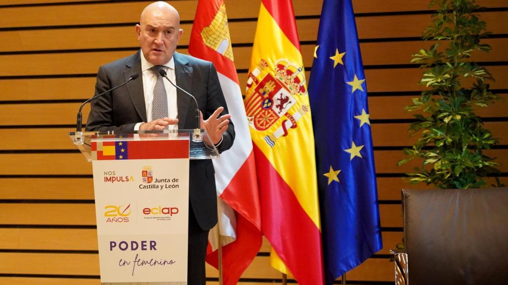 El consejero de la Presidencia, Jesús Julio Carnero, inaugura la jornada 'Poder en femenino', organizada por la Escuela de Administración Pública de Castilla y León (ECLAP)