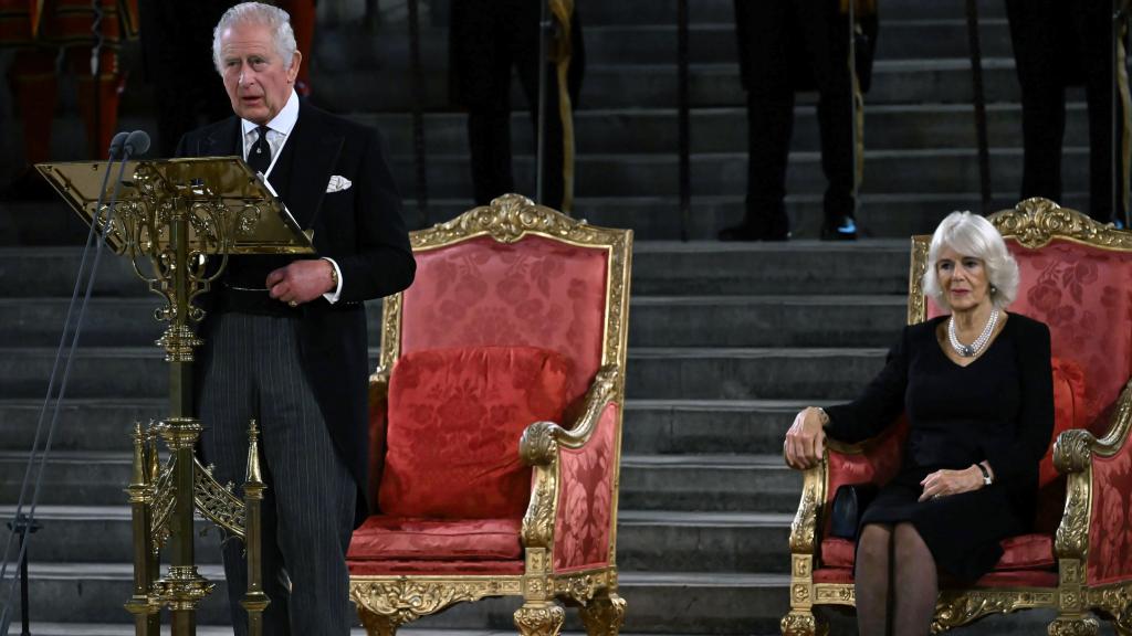 Carlos y Camilla tras la muerte de la reina Isabel II.