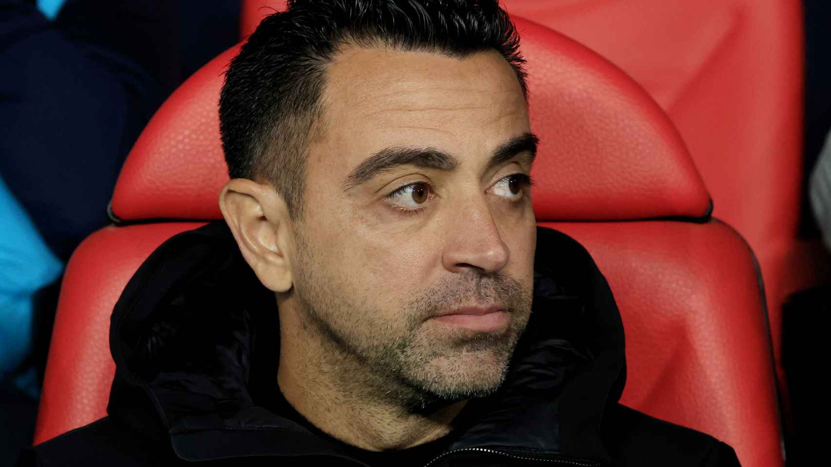 Xavi Hernández, en el banquillo del Barça