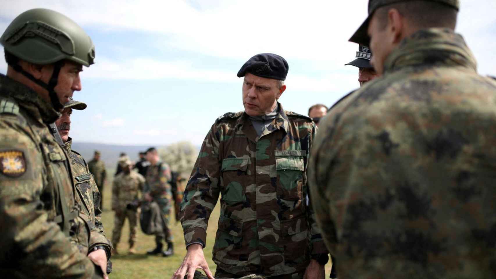 El almirante Rob Bauer, durante un simulacro de las Fuerzas Armadas de Bulgaria.