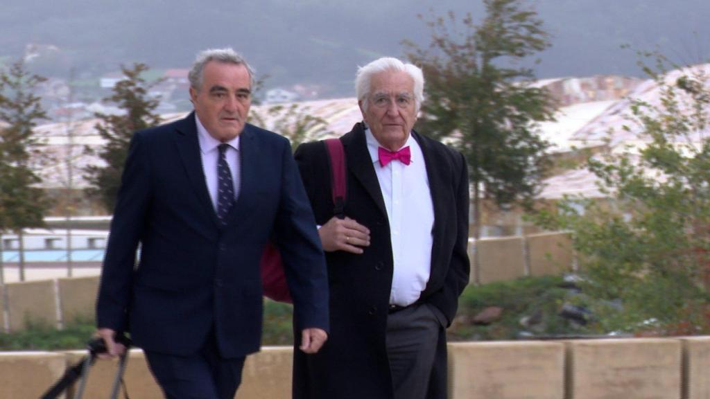 Los expertos en ‘ERTMS’ Jorge Iglesias y Jaime Tamarit, a su llegada al juicio del Alvia por el accidente ocurrido en Angrois.