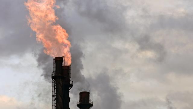 Imagen de archivo sobre la contaminación que produce la quema de gas.