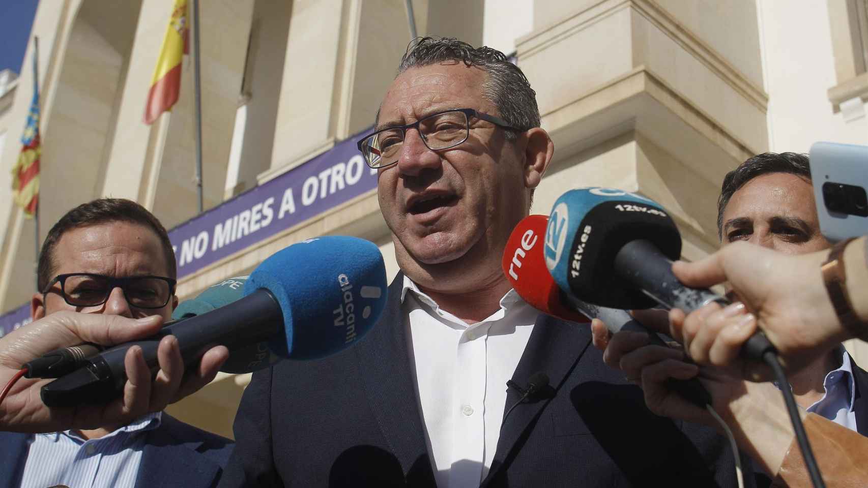 El líder del PP de Alicante, Toni Pérez, junto a los tres diputados de la provincia en el Congreso, este miércoles.