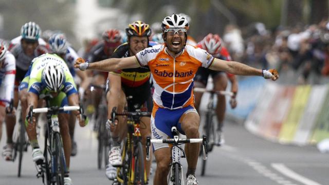 Óscar Freire celebra una de sus victorias.