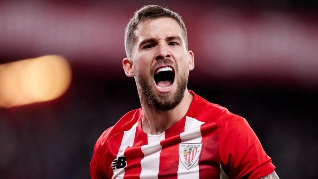 Iñigo Martínez durante un partido con el Athletic