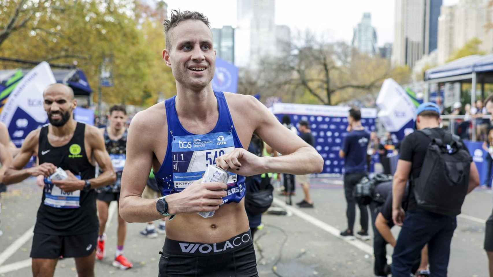 Jake Caswell, primer corredor que gana la categoría de género 'no binario' de la maratón de Nueva York