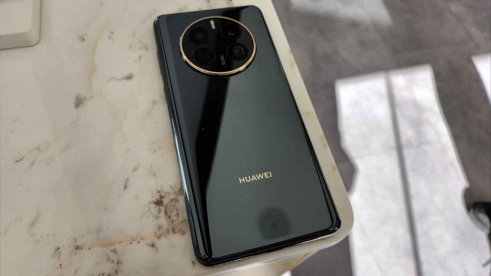 Huawei Mate 50 Pro trasera