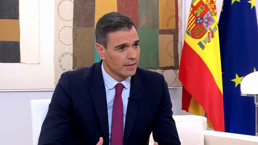 El presiente del Gobierno, Pedro Sánchez, durante un momento de la entrevista este jueves.