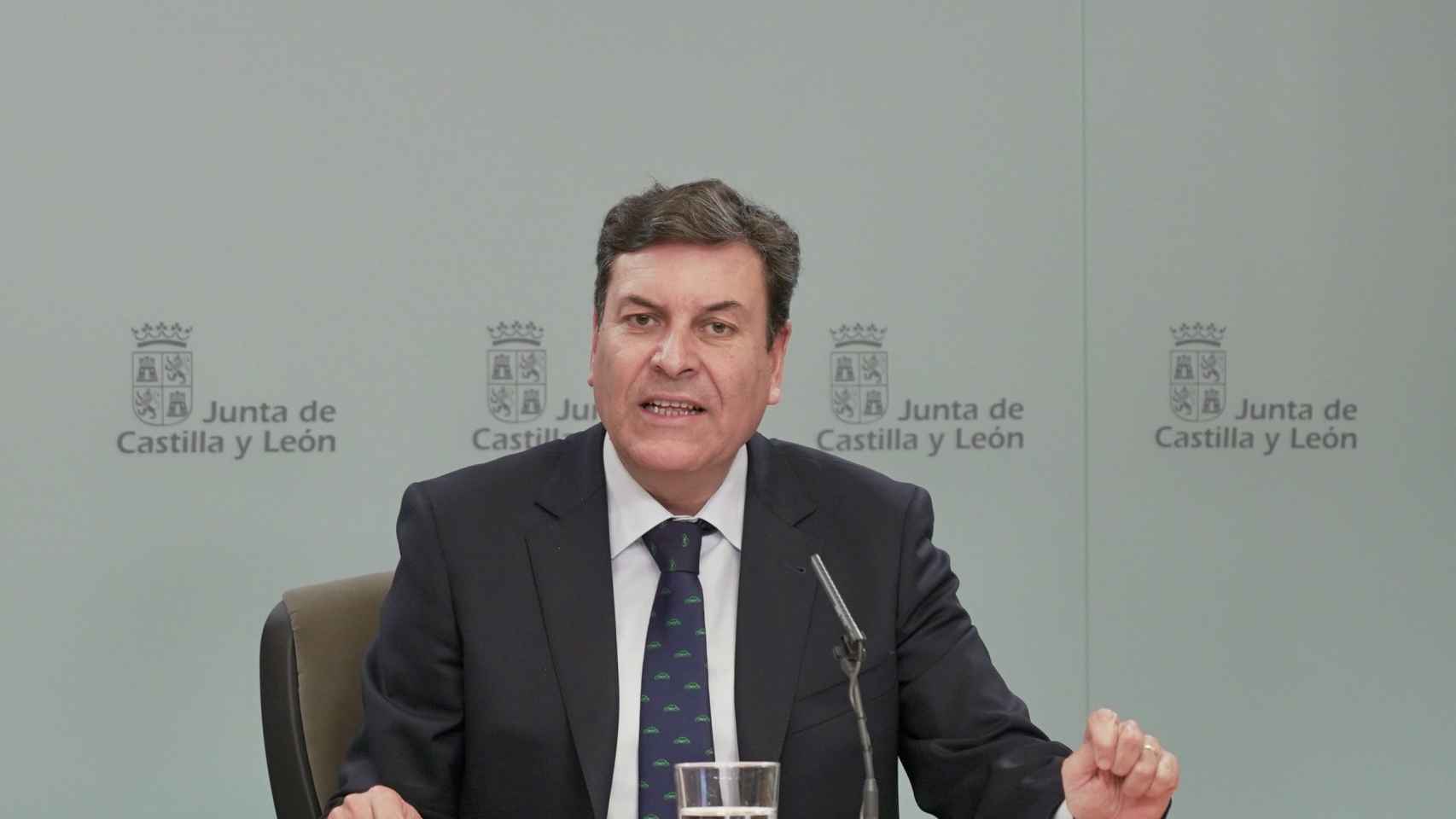 El consejero de Economía y Hacienda y portavoz, Carlos Fdez. Carriedo, comparece en rueda de prensa posterior al Consejo de Gobierno