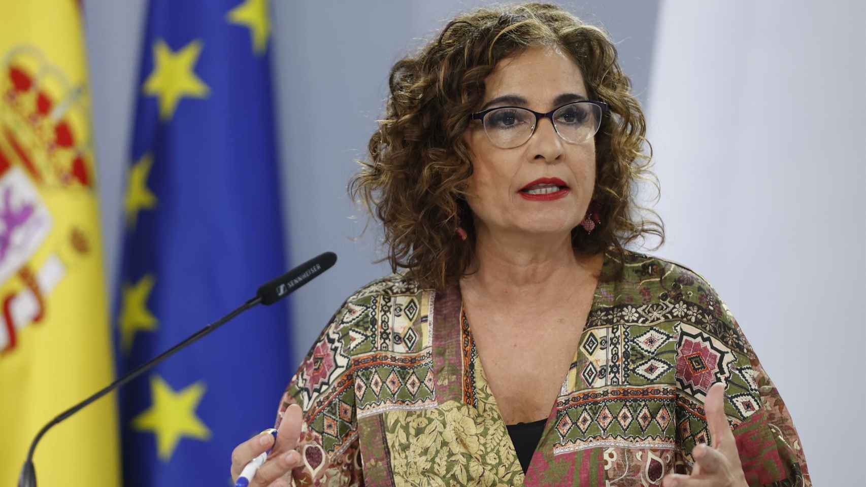 La ministra de Hacienda, María Jesús Montero, durante su intervención en la rueda de prensa posterior al Consejo de ministros del pasado martes.