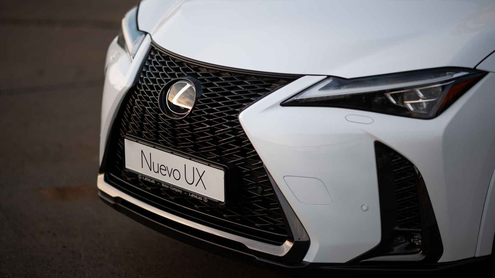 El Lexus UX tiene como novedad el nuevo acabado F Design.