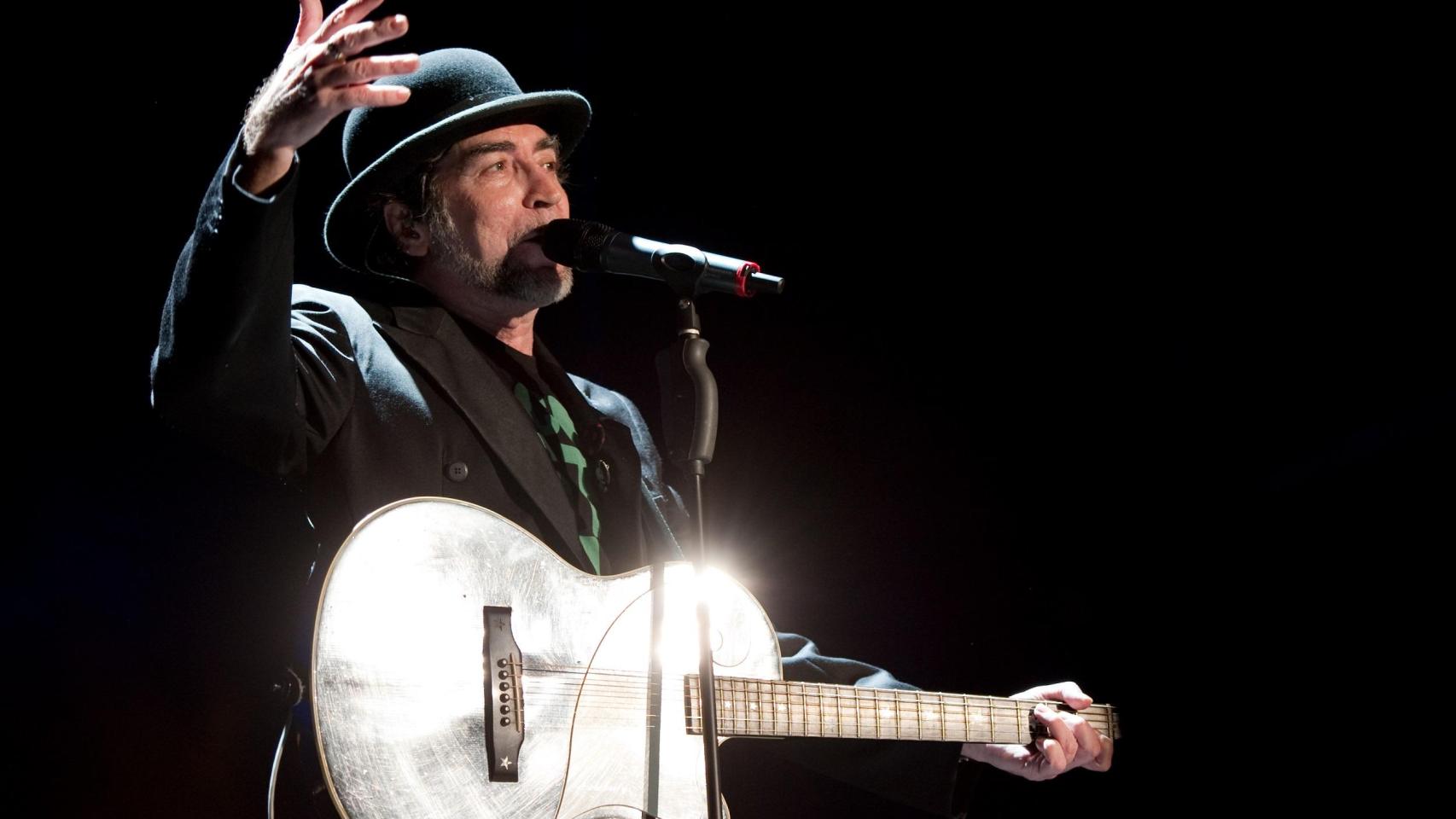 Joaquín Sabina durante un concierto. Foto: Shutterstock